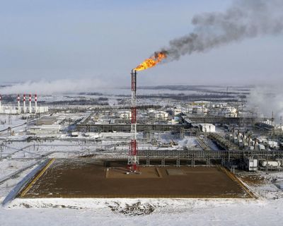 Will US sanctions on Russian oil companies be effective, and why is Trump imposing them now?