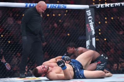 UFC’s Reinier de Ridder breaks silence after ‘quitter’ accusations in unusual Brendan Allen defeat