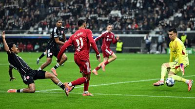 The Image That Perfectly Symbolises the Baton Passing at Liverpool