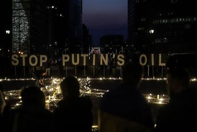 Which countries buy Russian oil – and what impact will sanctions have?