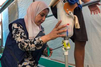 Meet one of Gaza’s few prosthetic experts helping the thousands of Palestinians who lost limbs in the war