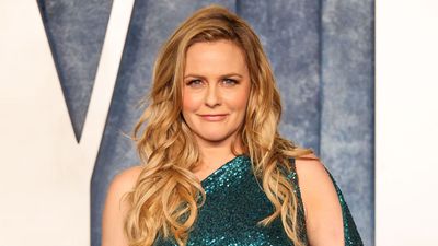 Alicia Silverstone Made Me Realize Gallery Walls Can Still Feel Fresh – Her Entryway is a Stunning Mix of Frames and Materials