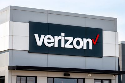 Verizon Stock Is Falling Thursday: What's Going On?