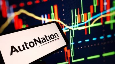 What's Going On With AutoNation Stock Today?