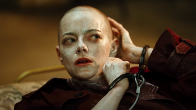 I Got To See Emma Stone's New Movie Bugonia Early, And I Think You Need To Add This Bonkers Dark Comedy To Your Spooky Season Watchlist