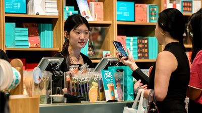 Ban on violent customers to help protect retail workers