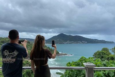 No foreign guides, govt warns