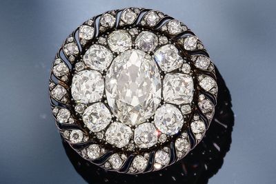 Napoleon’s lavish diamond brooch could fetch £190k at auction