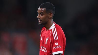 Arne Slot Gives Alexander Isak, Jeremie Frimpong Injury Verdicts Before Brentford