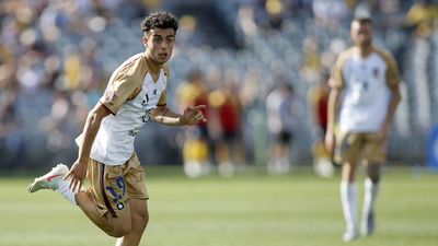 Badolato hat-trick powers Jets to win over Victory