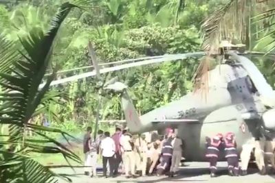Moment emergency services have to push Indian President’s helicopter after it lands on freshly poured concrete