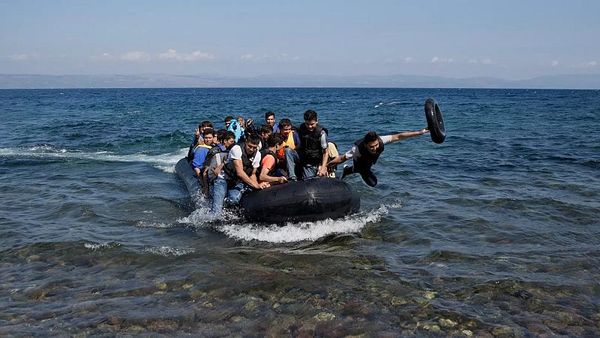 At least 14 migrants dead after dinghy sinks in the Aegean Sea off Turkey's coast