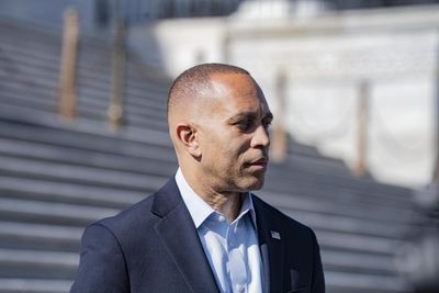 Hakeem Jeffries endorses Zohran Mamdani for New York City mayor