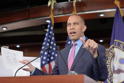 Why Democratic leader Hakeem Jeffries finally broke down and endorsed Zohran Mamdani