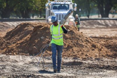 Is Trump using the rubble from the East Wing to improve a DC golf course?