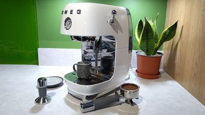 The chic Smeg ECF03 looks like it came straight out of the 1950s, and brews consistently great hot and cold espresso