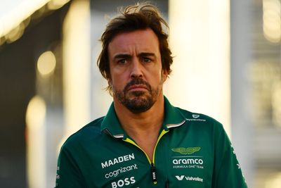 Resurfaced clip shows Fernando Alonso grabbed by fan in scary Mexico GP moment