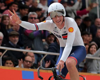 Tarling and Charlton grab GB’s first golds at Track World Championships