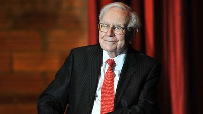 3 Warren Buffett Tips That Could Help the Upper Class Become Richer