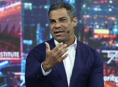 Miami's outgoing mayor warns about what he sees happening in New York and the 2 cities' different approaches to next summer's World Cup