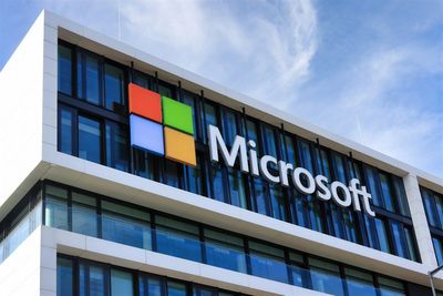 Microsoft AI Joins Congress as Lawmakers Sell Stock