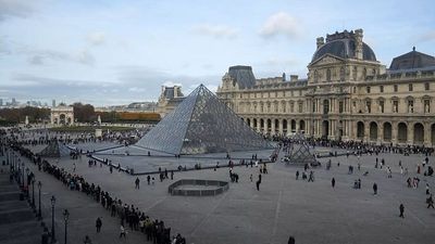 The Louvre secretly transfers part of jewellery collection to underground Bank of France vault