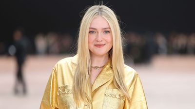 Dakota Fanning’s Minimalist Entryway Proves Why White Walls, Wood Accents, and Thoughtful Simplicity Are the Ultimate Design Statement