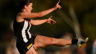 Lightning hits as Pies beat Suns in wooden spoon bout