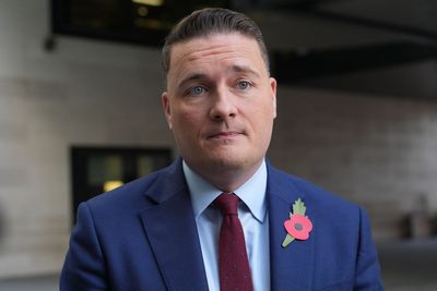 Streeting condemns Farage’s ‘deafening silence’ over ‘racist’ remarks from Reform MP