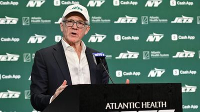 Jets Owner Ripped By Ex-NFL QB for ‘Cowardly’ Words About Justin Fields