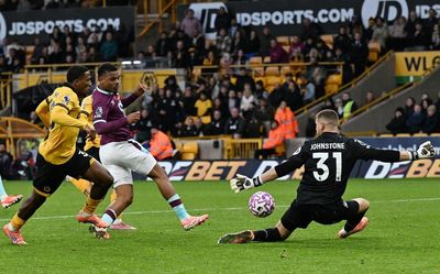 Wolves fans turn on Vítor Pereira after Lyle Foster snatches victory for Burnley