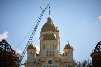 Worshipers flock to a new cathedral that is the world’s largest Orthodox church