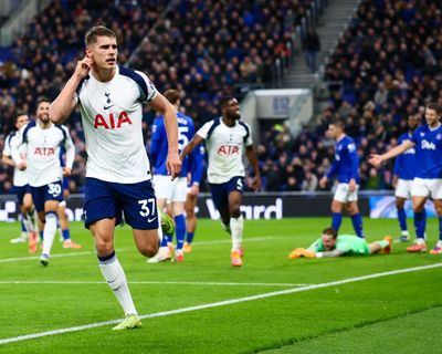 Van de Ven at the double as Tottenham cruise to victory against Everton