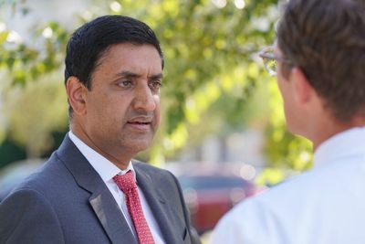 Ro Khanna Alleges Trump 'Enriching' Himself Through 'Unprecedented' Corruption, To Propose Crypto Trading Ban On President, First Family