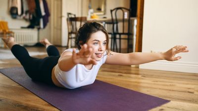 I tried doing the ’Prone W’ exercise every day for 2 weeks, and my mid-back pain practically disappeared