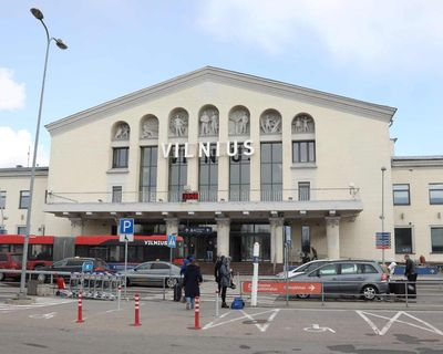 Lithuanian PM says Belarus balloon incidents ‘call for united, resolute response,’ as it closes border with Russia’s ally – as it happened