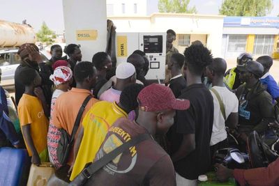 Mali is squeezed as militants enforce a fuel blockade