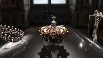 How Thieves Pulled Off a Seven-Minute, $100 Million Jewel Heist at the Louvre