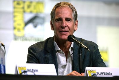 Star Trek Fans Shocked: Scott Bakula's Archer Has Four Kids — And One With His Former Flame Captain Hernandez