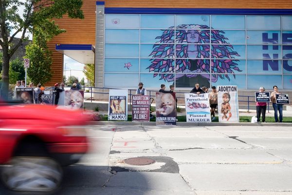 Wisconsin Planned Parenthood resumes offering abortions after a nearly monthlong pause