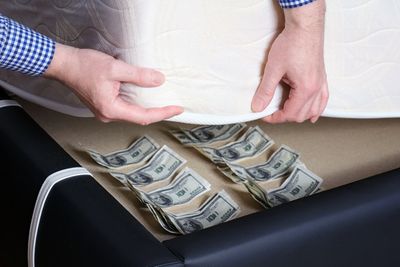 6 “Safe” Spots Men Use for Cash That Burglars Already Know