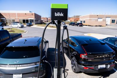 Fuel economy standards rewrite poised to deal a blow to EVs - Roll Call