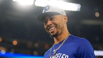 Dodgers' Mookie Betts Wins 2025 Roberto Clemente Award