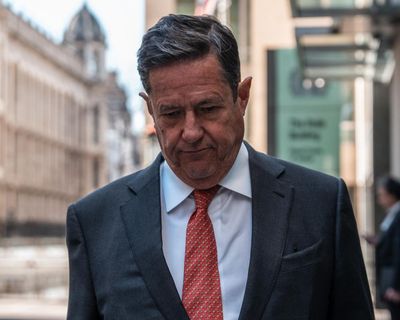 Elizabeth Warren urges US regulators to investigate Jes Staley ties to Epstein