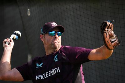 Marcus Trescothick says bowler-friendly Ashes wickets could suit England