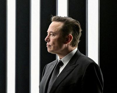 Elon Musk launches encyclopedia ‘fact-checked’ by AI and aligning with rightwing views
