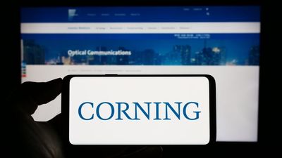 Apple Supplier Corning Stock Falls Even After Q3 Beat, Gen AI and Solar Growth in Focus