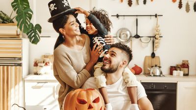 5 Cheap Versions of Popular Halloween Costumes You Can Make for Under $25