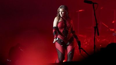 Stepping off: Are bodyshaming bullies to blame for pushing singer Nelly Furtado off stage?