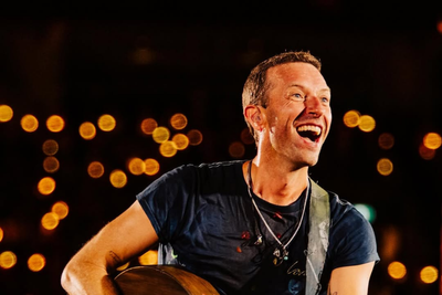 Chris Martin 'Rebounds' With Sophie Turner After Years of 'Manipulating' Dakota Johnson: Report